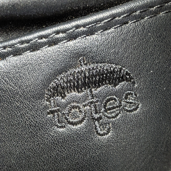 Totes Donna Black Quilted Fur-Lined Boots - Picture 8 of 10